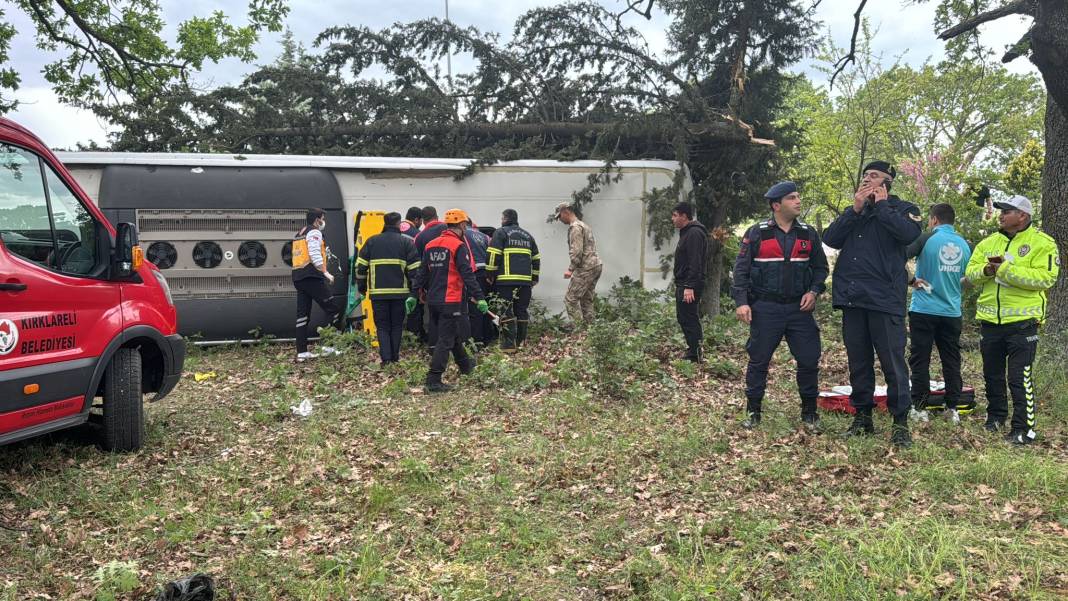 Kırklareli'nde yolcu otobüsü devrildi: 11 yaralı 8